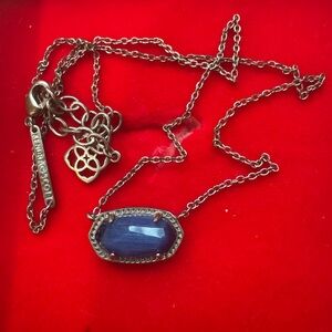 Elegant Blue Pendant Necklace